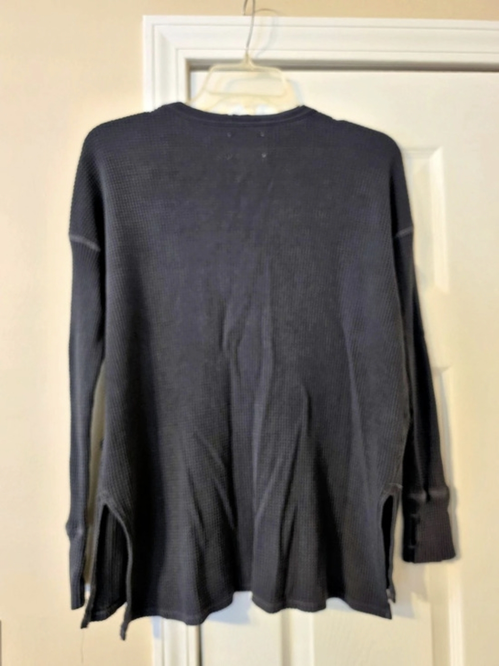 Offline by Aerie Wow! Waffle Henley T-Shirt Black Long Sleeve - S - Picture 3 of 6